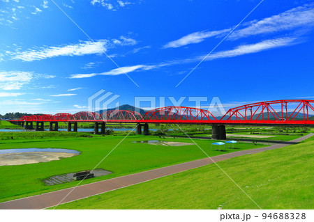 【高知県】晴天の四万十川橋(赤鉄橋) 94688328