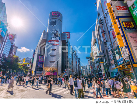 日本の東京都市景観 9週世界最多・死者数6週…。渋谷109前はコロナ禍前と変わらない人出=9月25日 日本の東京都市景観 9週世界最多・死者数6週…。渋谷109前はコロナ禍前と変わらない人出=9月25日 94688386
