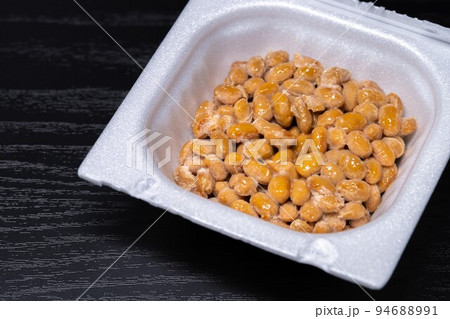 【料理】パックの中の納豆　和食 94688991
