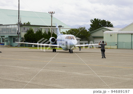 航空自衛隊　救難捜索機U-125Aとマーシャラー 94689197