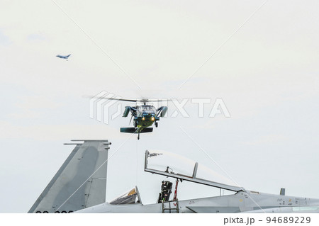 航空自衛隊　救難ヘリコプターUH-60J 94689229
