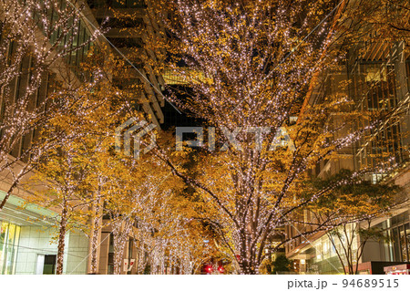 【東京都】輝く街路樹が美しい丸の内のイルミネーション 94689515