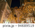 【東京都】輝く街路樹が美しい丸の内のイルミネーション 94689519