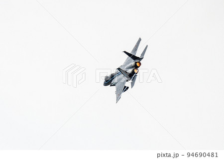 航空自衛隊　戦闘機F-15J　展示飛行 94690481