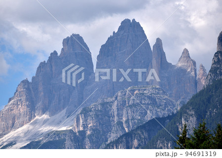 Famous and spectacular rocks Famous and spectacular rocks 94691319