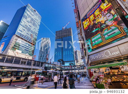 日本の東京都市景観 渋谷のウェーヴ通りから渋谷駅や桜丘口再開発などを望む=9月25日 日本の東京都市景観 渋谷のウェーヴ通りから渋谷駅や桜丘口再開発などを望む=9月25日 94693132