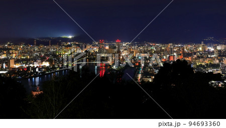 【高知県】五台山公園からの夜景（高知市街） 94693360