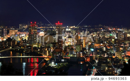 【高知県】五台山公園からの夜景（高知市街） 94693363