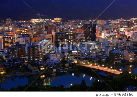 【高知県】筆山公園からの夜景(高知市街) 【高知県】筆山公園からの夜景(高知市街) 94693366