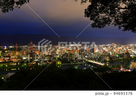 【高知県】筆山公園からの夜景(高知市街) 【高知県】筆山公園からの夜景(高知市街) 94693376