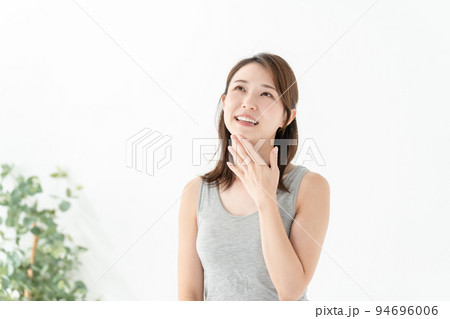 スキンケア 女性 スキンケア 女性 94696006