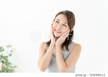 スキンケア 女性 スキンケア 女性 94696012