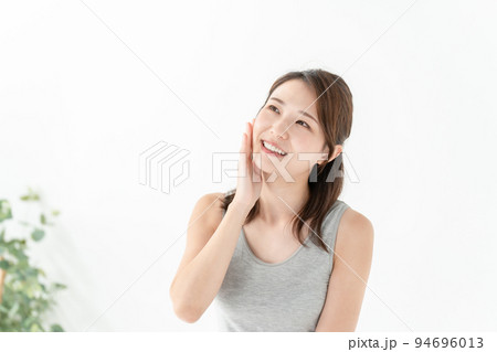 スキンケア　女性 94696013