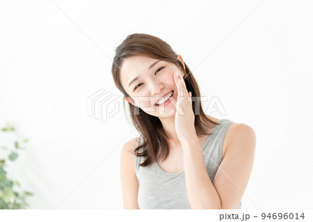 スキンケア 女性 スキンケア 女性 94696014