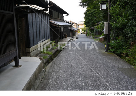 嵯峨野の石畳 94696228