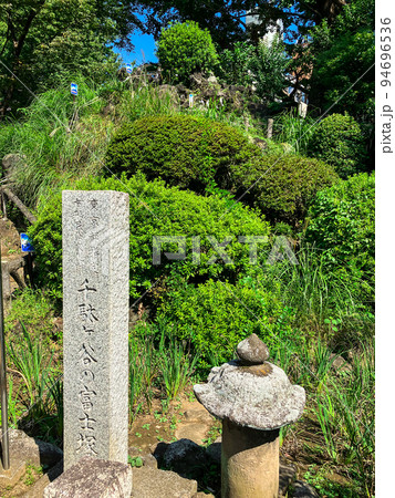 東京千駄ヶ谷・富士浅間神社の千駄ヶ谷富士 94696536