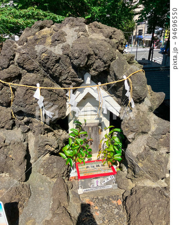 東京千駄ヶ谷・富士浅間神社の千駄ヶ谷富士 94696550