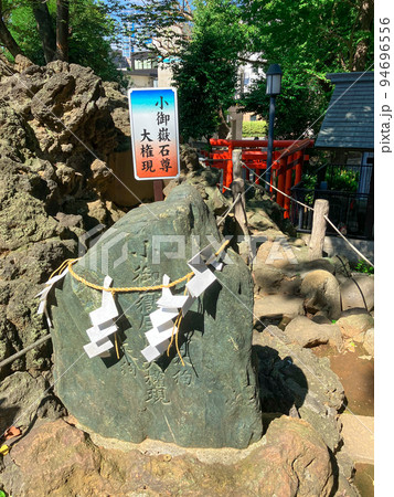 東京千駄ヶ谷・富士浅間神社の千駄ヶ谷富士 94696556