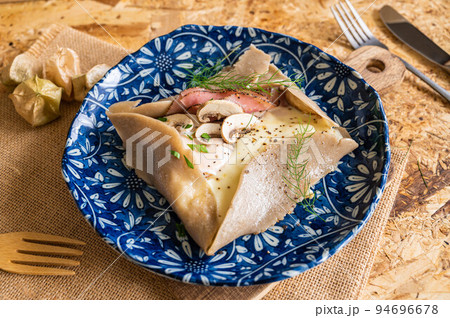 そば粉のガレット 94696678