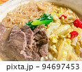 中国四川料理・酸湯肥牛（牛肉の辛酸旨煮） 94697453
