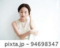 女性のビューティイメージ 94698347