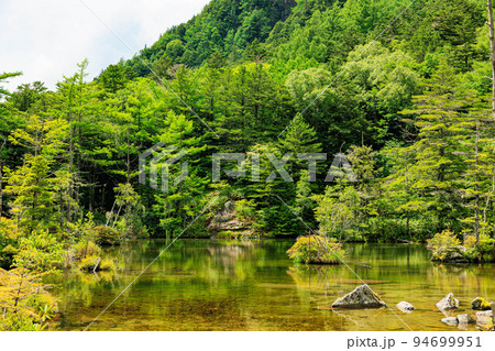 【長野県】絶景の明神池『上高地』 94699951
