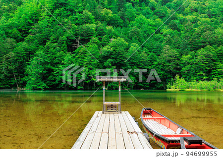 【長野県】絶景の明神池『上高地』 94699955