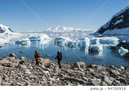 Tourists walking on Antarctic beach, Neko Harbor, Antarctic Peninsula 94700958