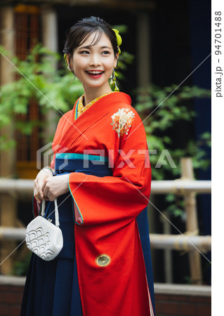 赤い振袖　袴 94701488