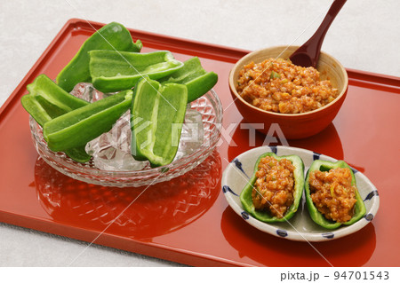 パリパリピーマンと肉味噌 94701543
