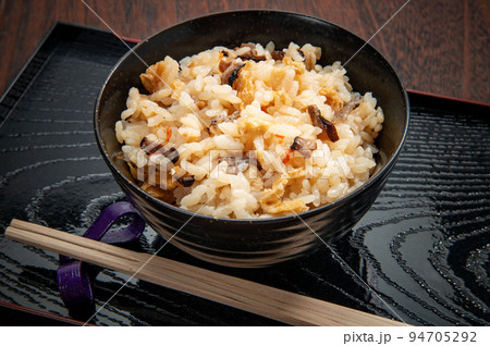 日本の家庭料理、手作り五目ご飯 日本の家庭料理、手作り五目ご飯 94705292