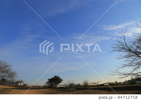 青い空と白い雲 94712758