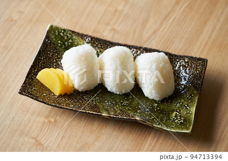 塩おにぎり 94713394