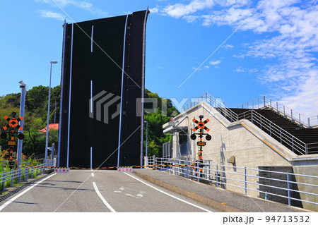 【高知県】晴天の手結港可動橋 【高知県】晴天の手結港可動橋 94713532
