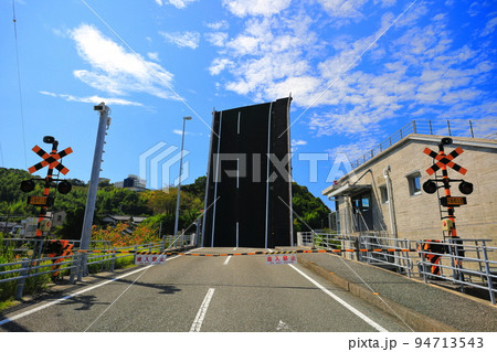 【高知県】晴天の手結港可動橋 94713543