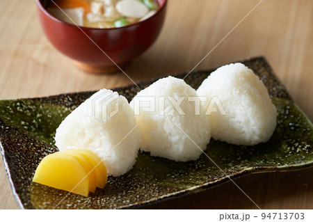 塩おにぎりと豚汁 塩おにぎりと豚汁 94713703