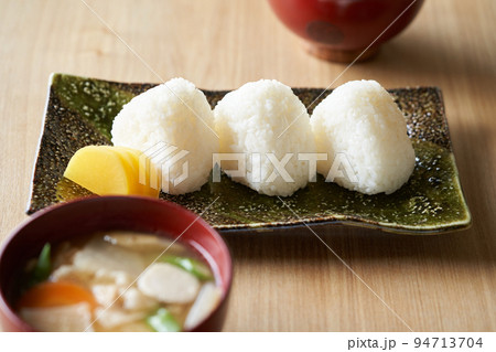 塩おにぎりと豚汁 塩おにぎりと豚汁 94713704