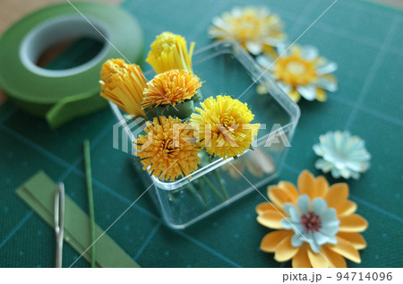 ペーパーフラワーづくり 94714096