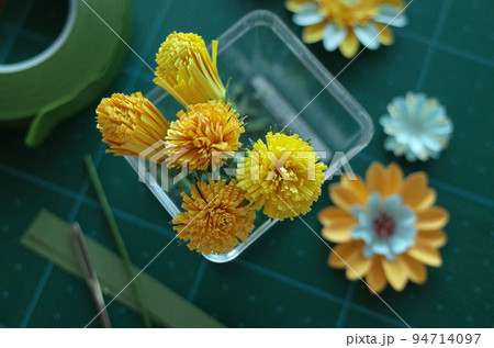 ペーパーフラワーづくり 94714097