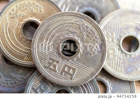 大量の五円玉 大量の五円玉 94714259