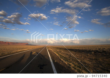 夕日 雲 大地 94715340