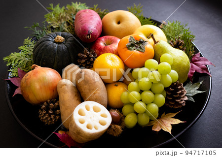 秋の野菜や果物イメージ(1) 秋の野菜や果物イメージ(1) 94717105