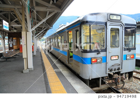 土讃線を走る普通列車 94719498