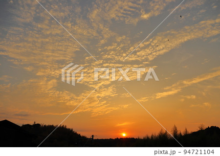 夕日と夕焼け空 夕日と夕焼け空 94721104