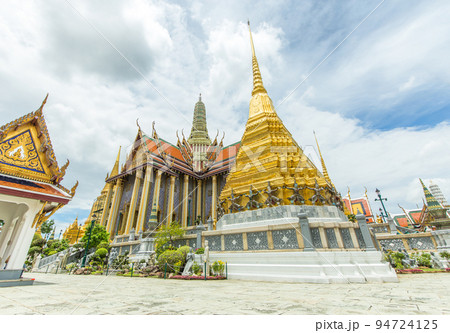Inside Temple of the Emerald Buddha, The Thai temple in the royal grand palace 94724125