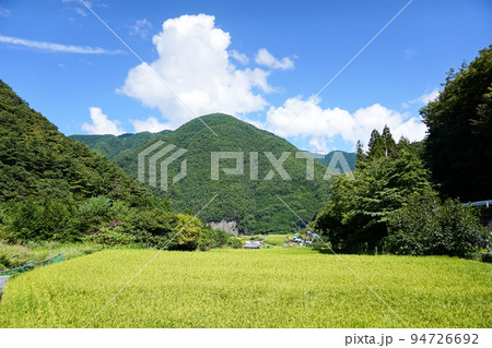中道往還道・古関集落の風景【山梨県古関町】 中道往還道・古関集落の風景【山梨県古関町】 94726692