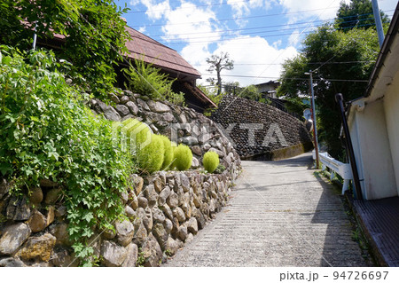 中道往還道・古関集落の町並【山梨県古関町】 中道往還道・古関集落の町並【山梨県古関町】 94726697