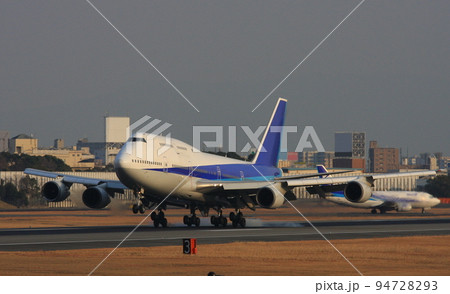 ボーイング747ジャンボジェット、伊丹への最終フライト ボーイング747ジャンボジェット、伊丹への最終フライト 94728293