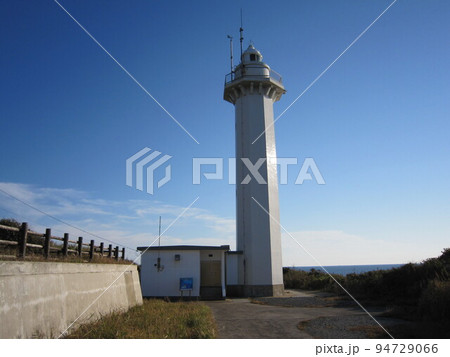 青空に建つ沢崎鼻灯台 青空に建つ沢崎鼻灯台 94729066