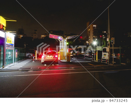 駐車場・夜のコインパーキング 94733245